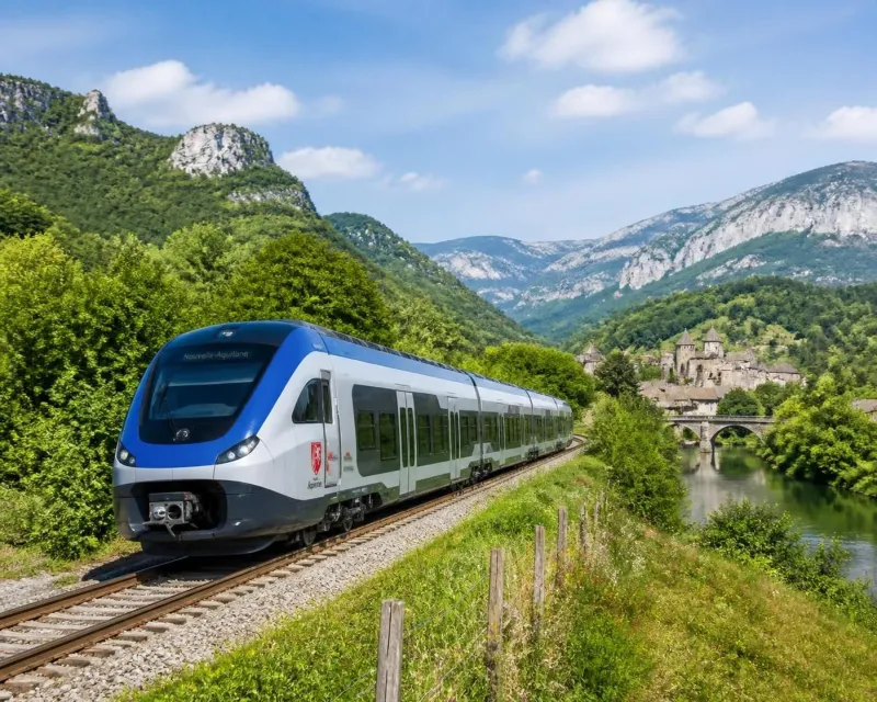 découvrez comment voyager en train en nouvelle-aquitaine avec nos idées d’itinéraires incontournables et conseils pratiques pour un trajet confortable et enrichissant.